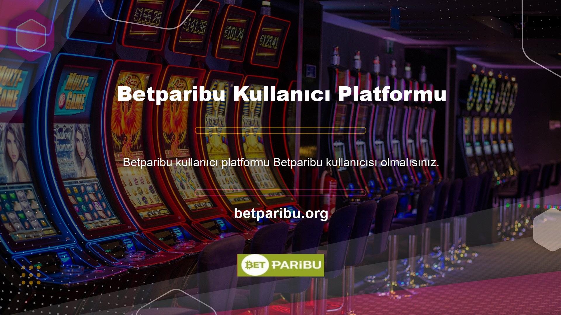 Platform kırmızı ve siyah olarak tasarlanmıştır ve kullanıcıların mutlu olmasını gerçekten önemsiyor